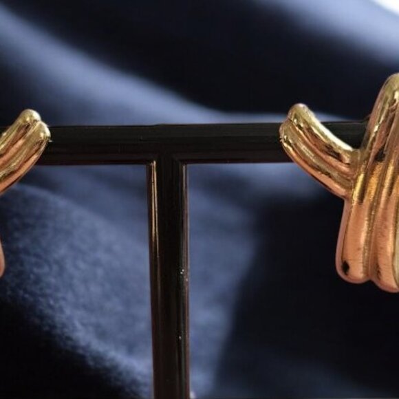 Vintage AVON Goldtone X Stud Earrings - Picture 3 of 5